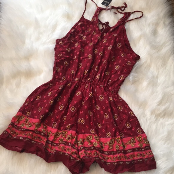 New Hollister Romper - Picture 2 of 4